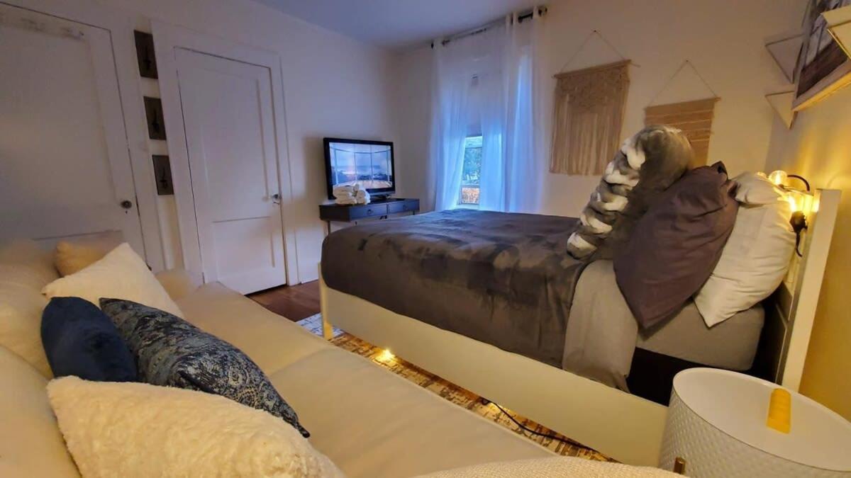 Bohemian By Harborpoint Downtown &train Holiday home Stamford