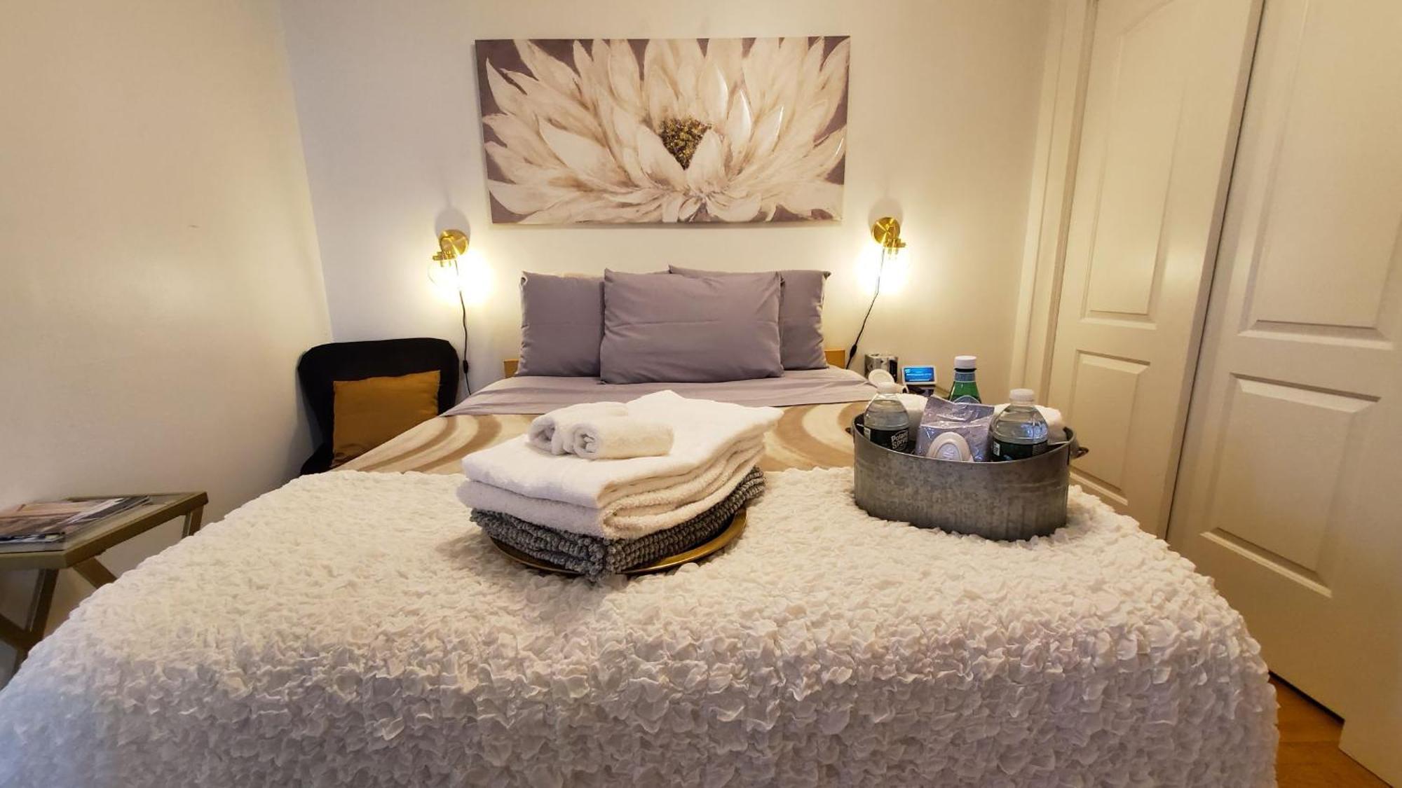 Holiday home Bohemian By Harborpoint Downtown &train Stamford